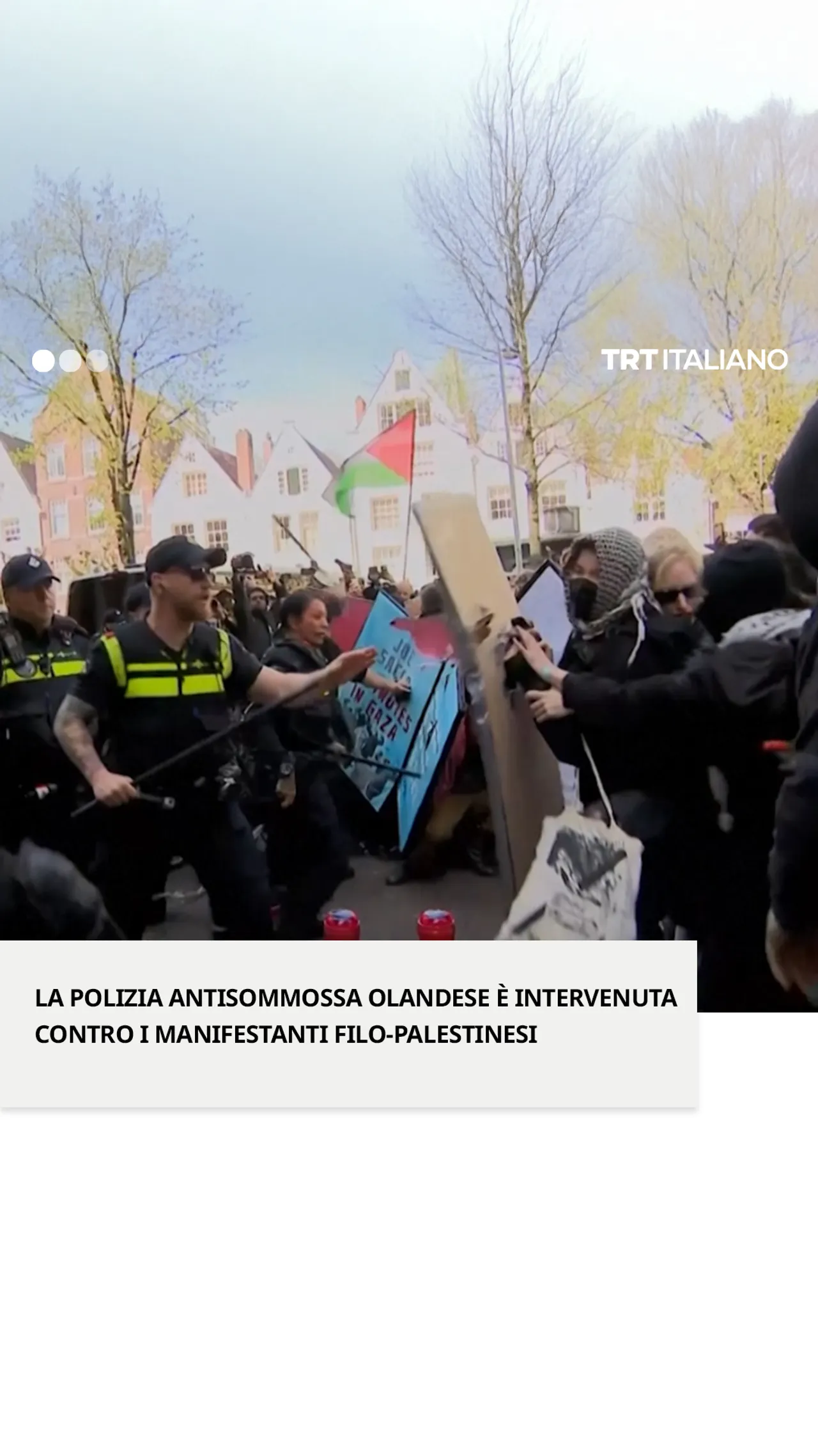La polizia antisommossa olandese è intervenuta contro i manifestanti a favore della Palestina